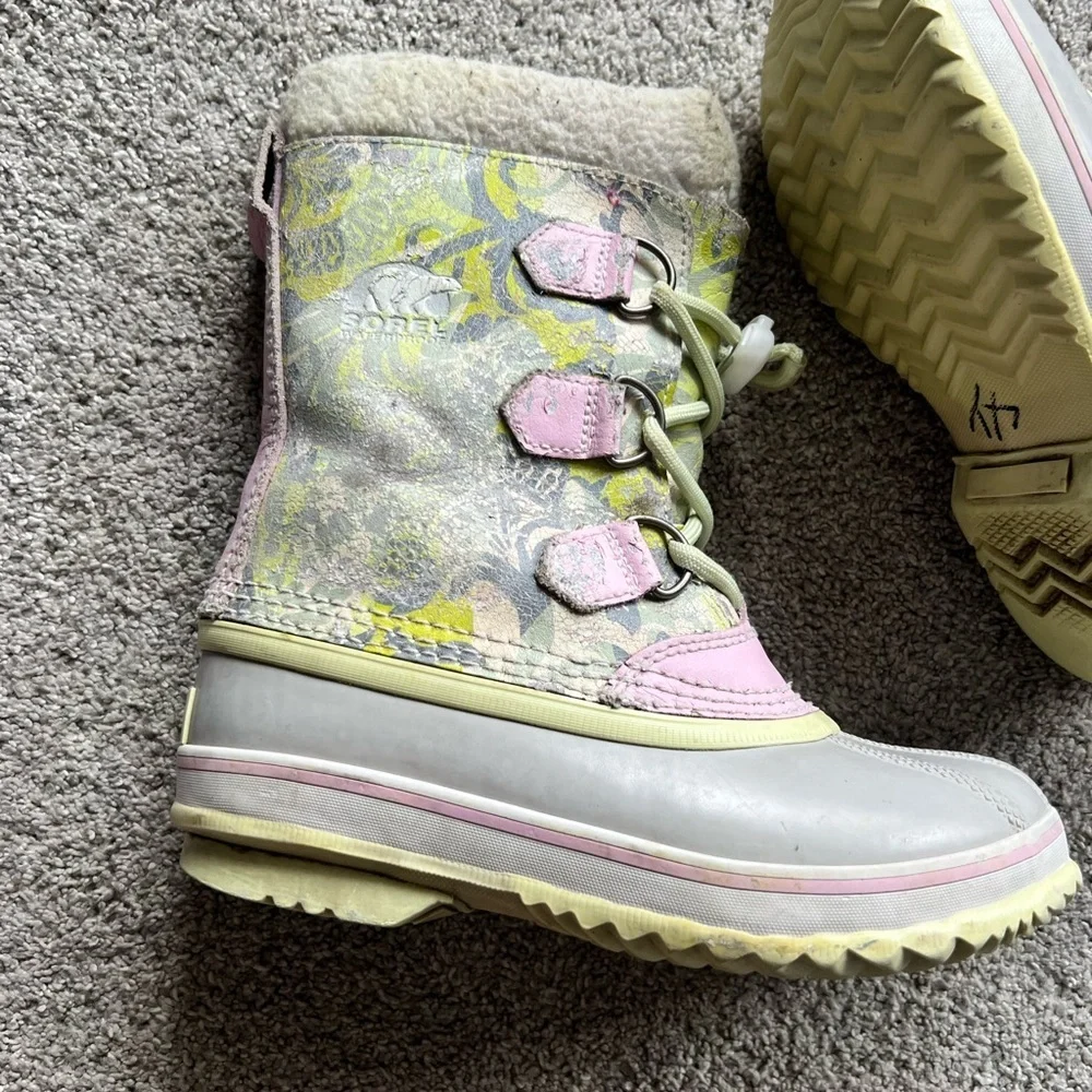 SOREL 'Yoot Pac' Girls Size 2 Winter Boots Lime Gray Chartreuse & Pink Leather